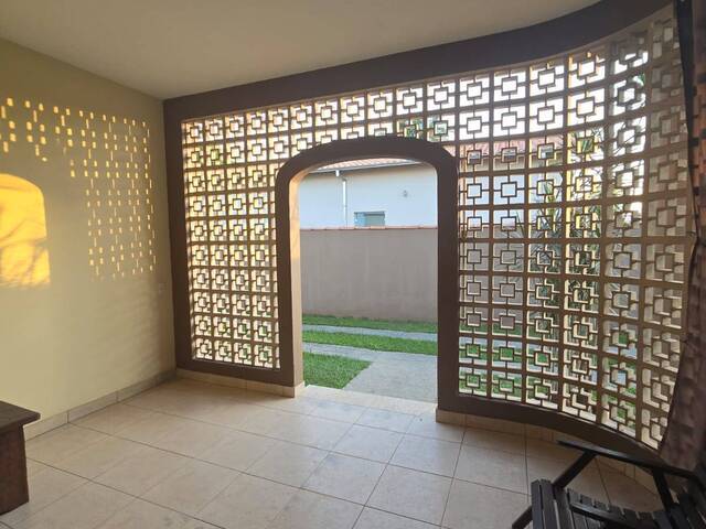 #1932 - Casa para Venda em Lorena - SP