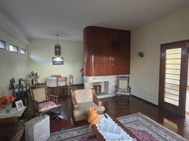 #1932 - Casa para Venda em Lorena - SP