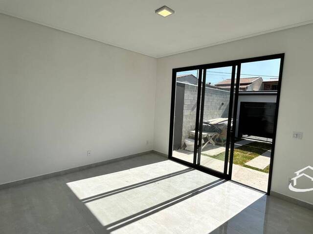 #2490 - Casa para Venda em Guaratinguetá - SP - 2