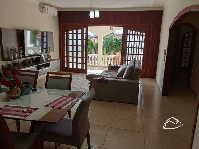 #2500 - Casa para Venda em Lorena - SP - 2