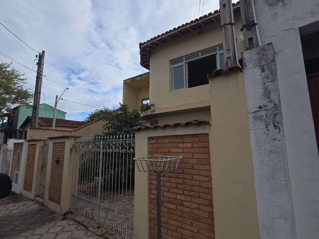 #2527 - Casa para Locação em Lorena - SP - 2