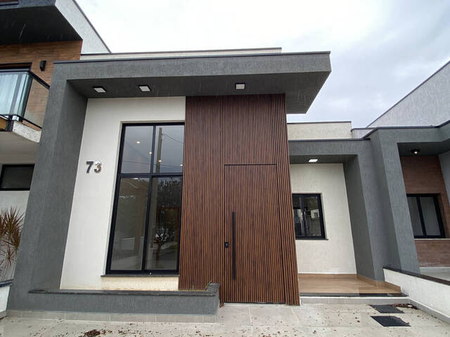 Venda em Condomínio Residencial e Comercial Laguna - Pindamonhangaba