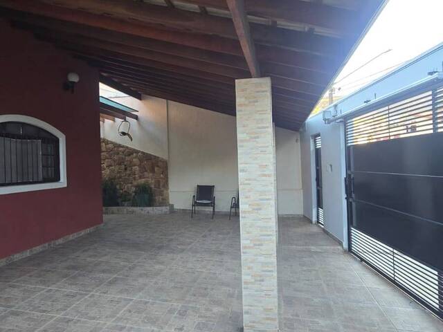 Casa para Venda em Guaratinguetá - 2